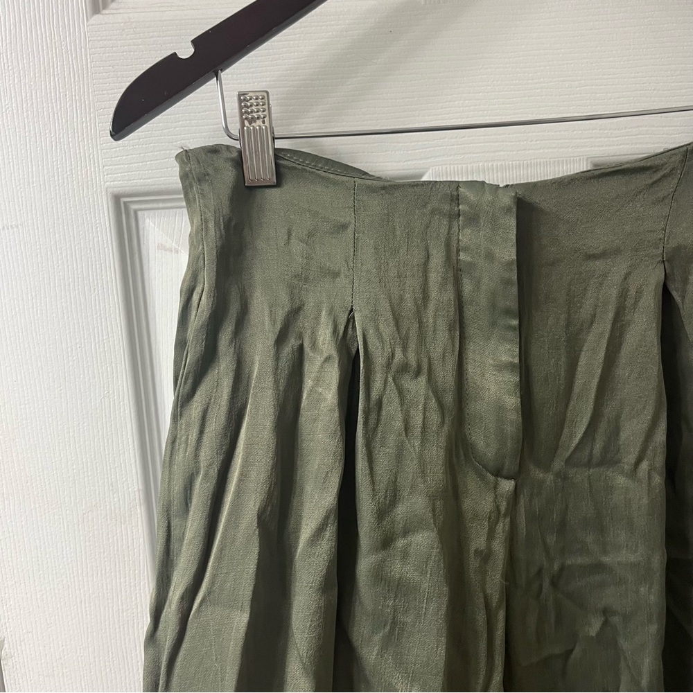 Zara women’s olive green wide leg cropped satin trouser pants - Picture 3 of 4